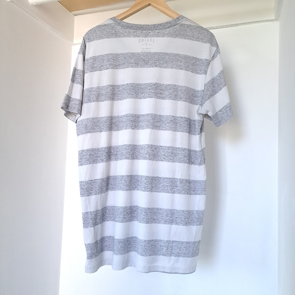 American Eagle outfitters | Men's grey & white v neck t shirt - Picture 7 of 9